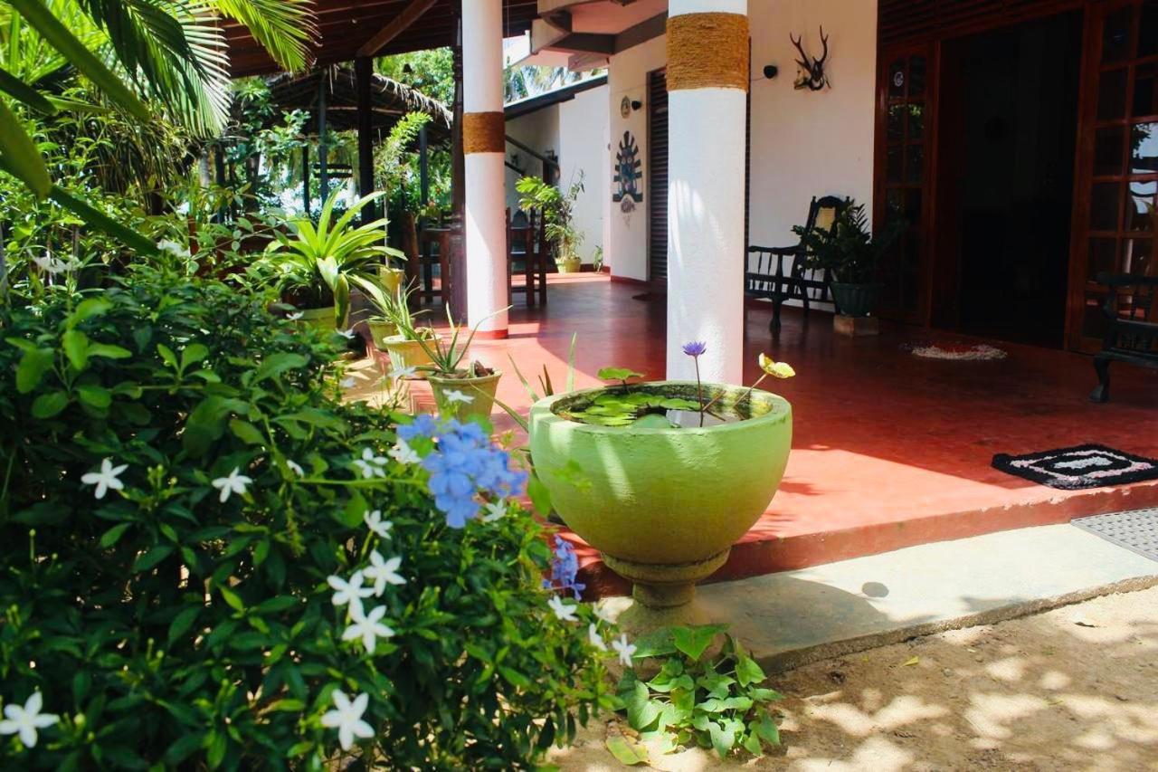 Sunrise Guest House & Restaurant Tangalle Zewnętrze zdjęcie